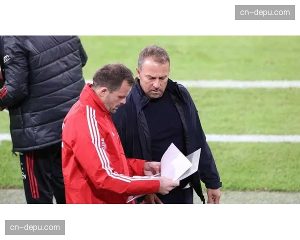 更衣室侧记：半场0-2落后，弗里克在中场休息时对拜仁球员的激情喊话