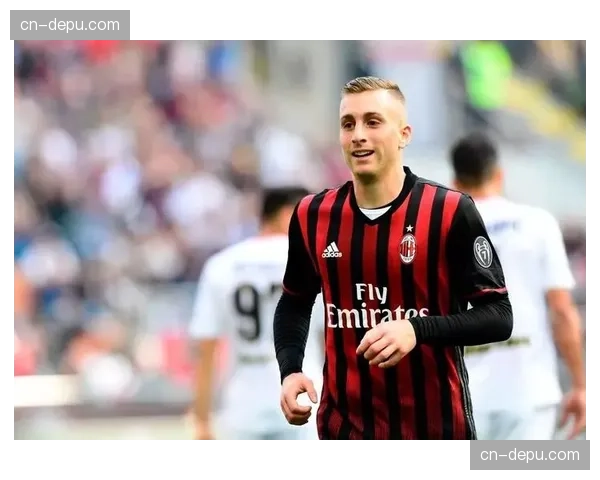 伤停补时绝平，乌迪内斯老将德乌洛费乌跪地长啸