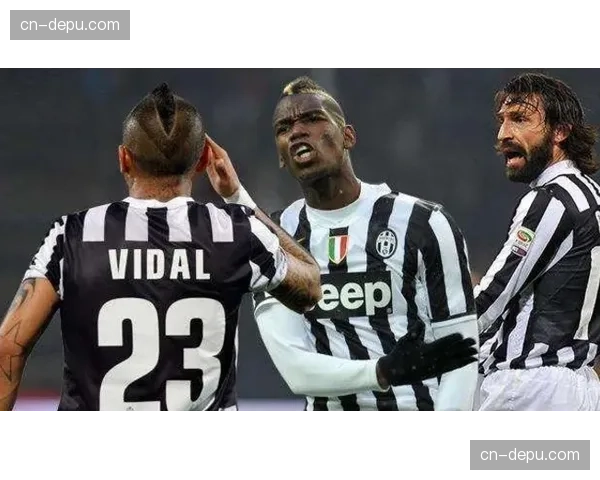 更衣室特写：柏林联合队长在中场休息时激励全队的讲话