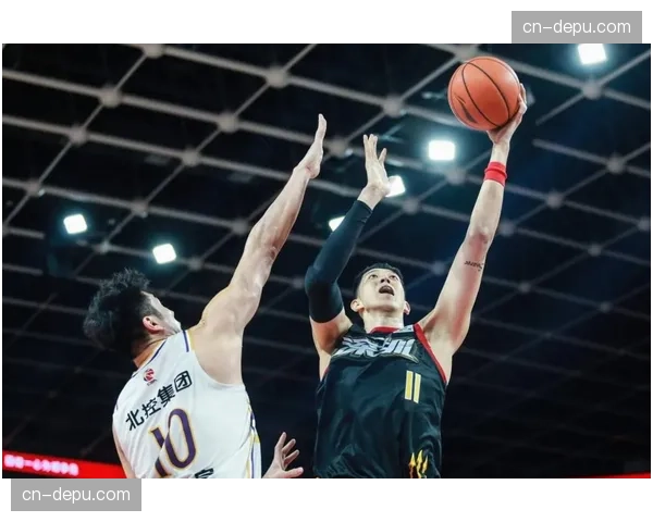 【2026年4月CBA联赛阶段性复盘：效率榜趋势·人物·特写“特写：跟腱重伤回归，阿不都沙拉木赛后查看个人效率数据表”